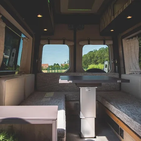 Nomadism Bordeaux-Pessac 营地
